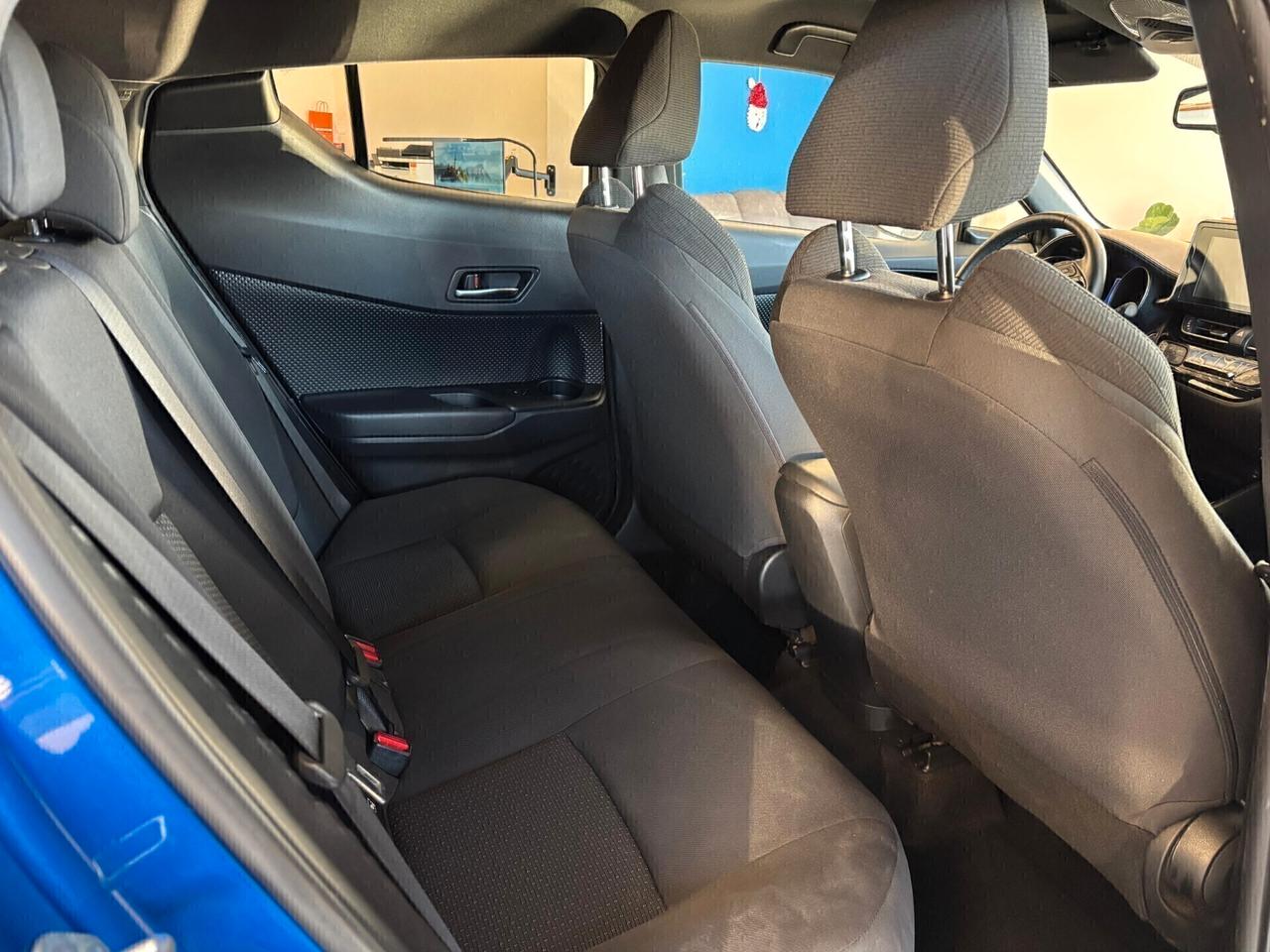 Toyota C-HR 1.8 Ibrida Neopatentati