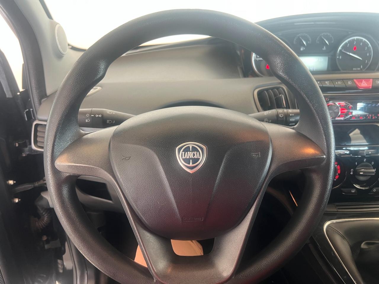 Lancia Ypsilon 0.9 TwinAir 85 CV 5 porte Metano Ecochic Gold OK NEOPATENTATI