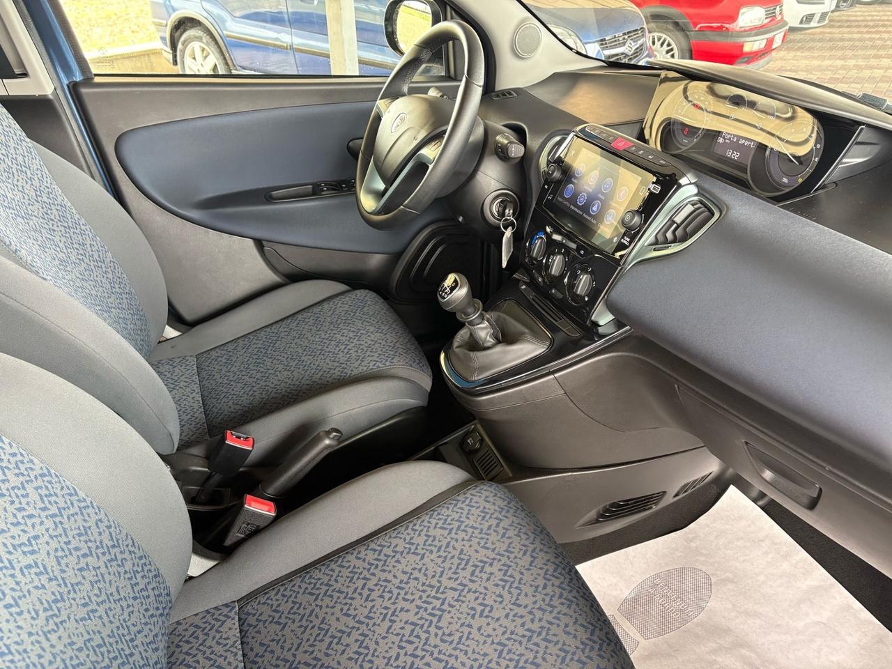Lancia Ypsilon 1.0 FireFly 5 porte S&S Hybrid Gold Plus