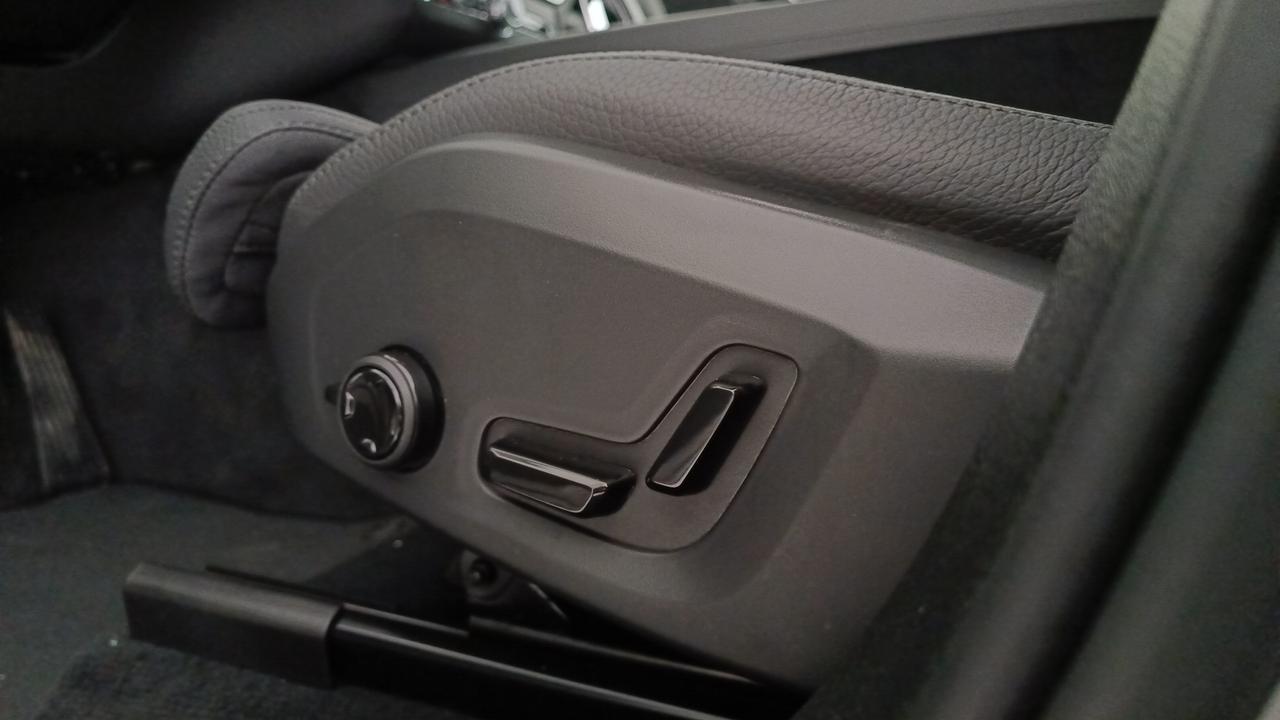 VOLVO XC60 2.0 t6 phev Plus Dark awd auto