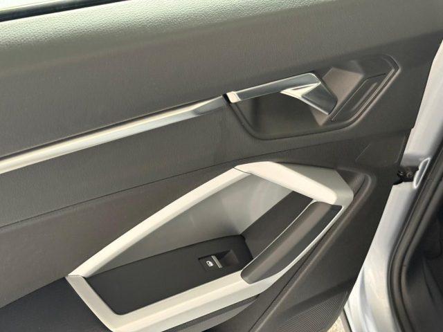 AUDI Q3 35 TDI Business Advanced