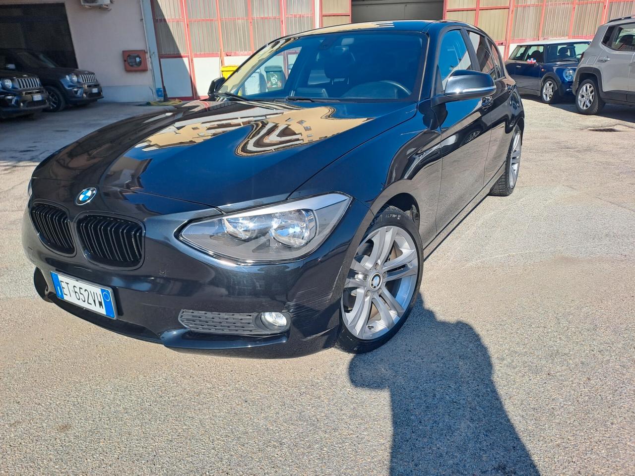 Bmw 116 116d 5p. Unique