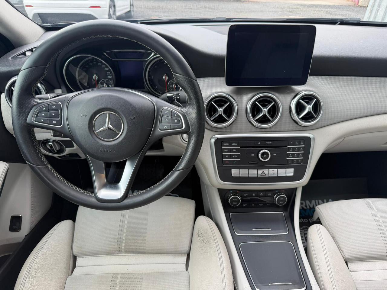 Mercedes-benz GLA 200 d SPORT CERCHI 19