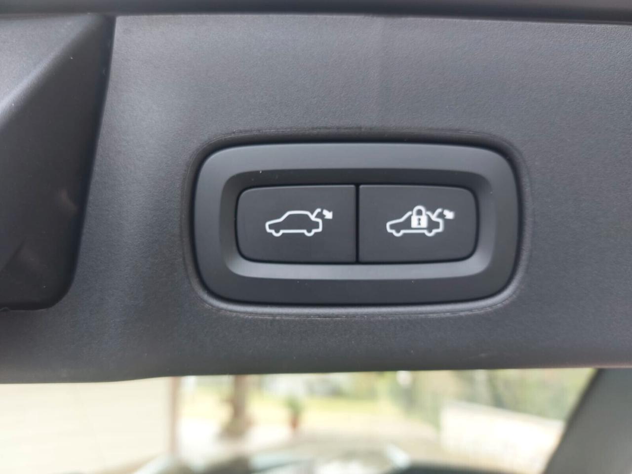 Volvo V90 Cross Country B4 (d) AWD Business Plus Auto