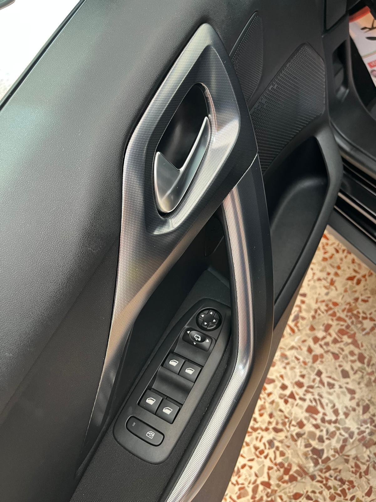 Peugeot 2008 BlueHDi 100 S&S Allure