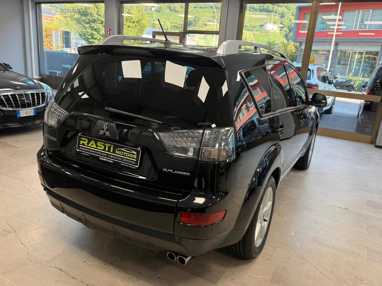 Mitsubishi Outlander 2.0 DI-D Instyle 7 p.ti DPF
