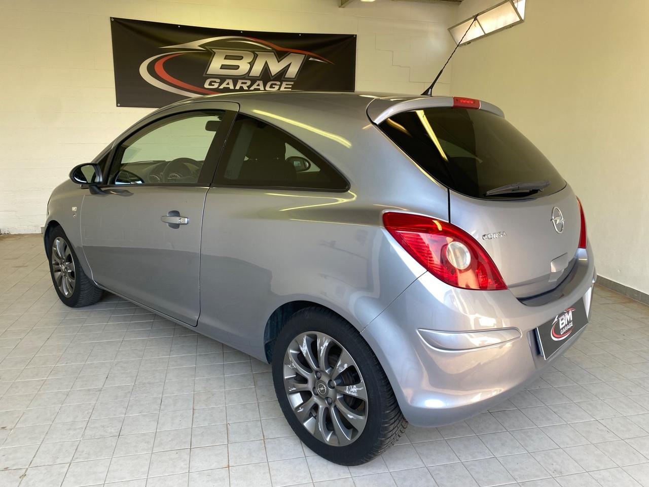 Opel Corsa 1.2 80CV 3 porte GPL-TECH Edition
