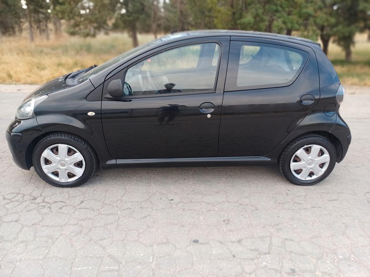 Toyota Aygo Connect 1.0 VVT-i 72 CV 5 porte x-cool