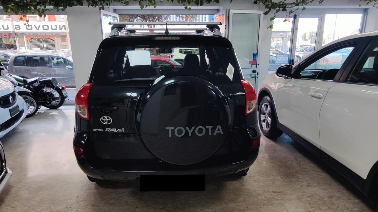 Toyota RAV4 2.2 D-4D 177 CV Luxury TETTO