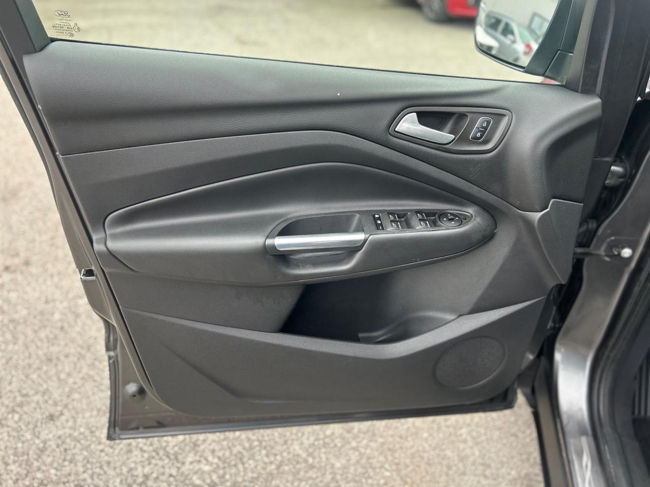 Ford Kuga 1.5 TDCI 120 CV Titanium