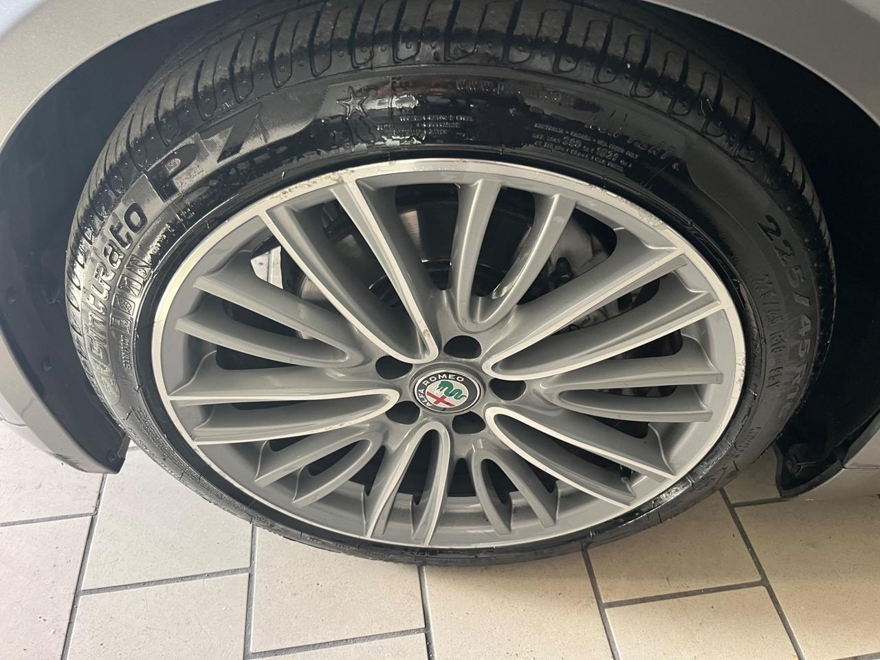 Alfa Romeo Giulia 2.2 180 CV AT8 Business Sport Launch Ed.