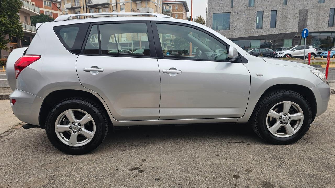 Toyota RAV 4 RAV4 2.2 D-4D 136 CV Luxury