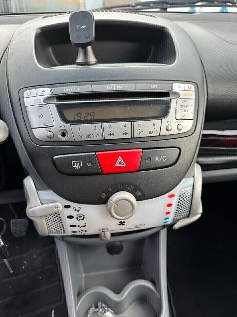 Toyota Aygo 1.0 12V VVT-i 5 porte Sol