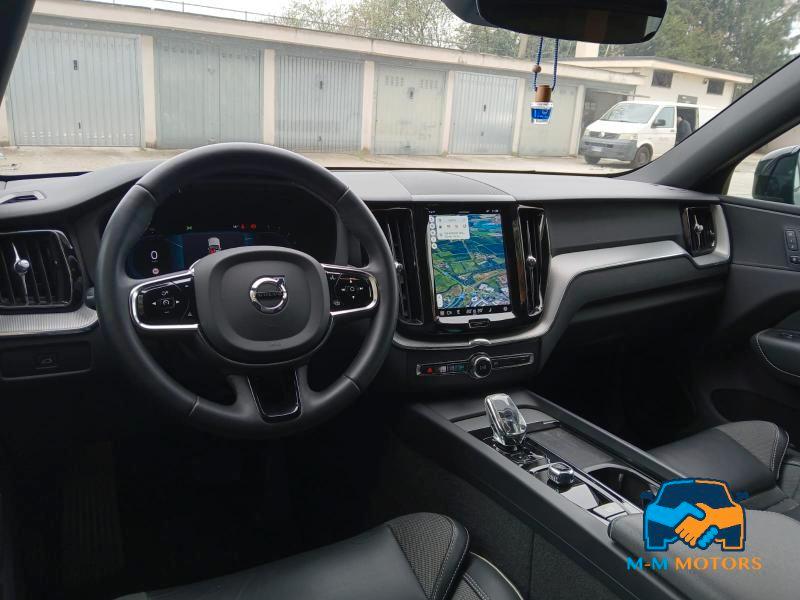 Volvo XC60 2.0 b4 Plus Dark auto N1
