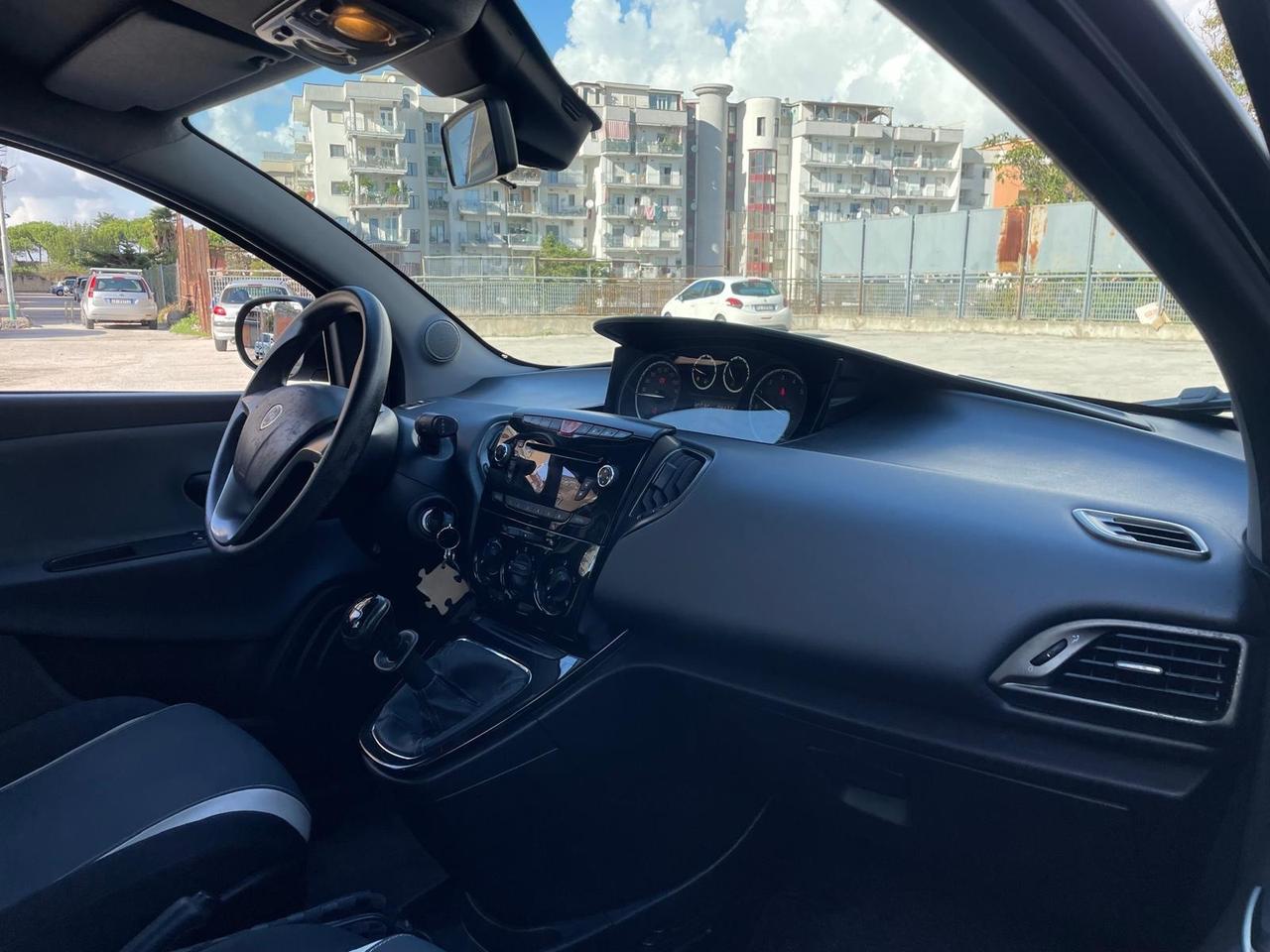 Lancia Ypsilon 0.9 TwinAir 85 CV 5 porte S&S Silver km 120 mila