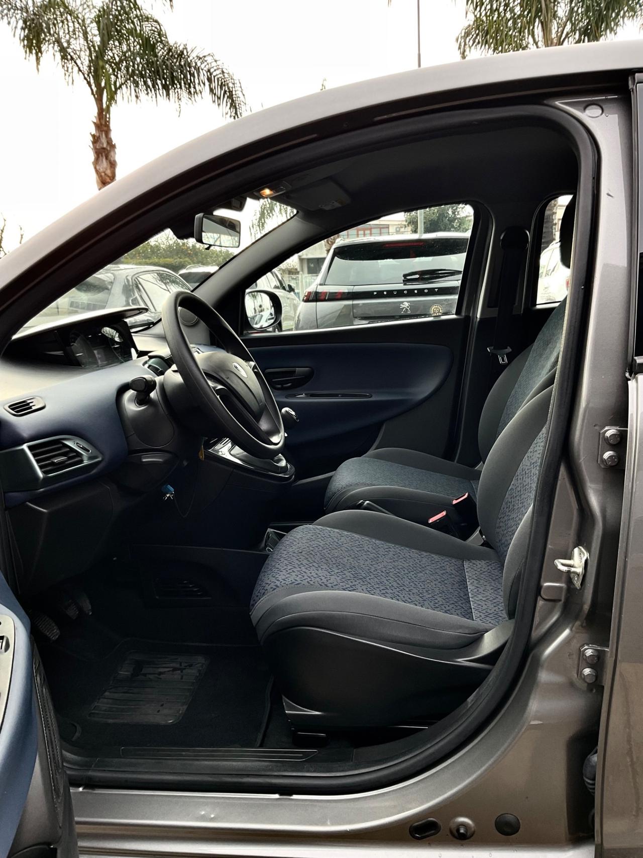 Lancia Ypsilon 1.0 FireFly 5 porte S&S Hybrid Gold