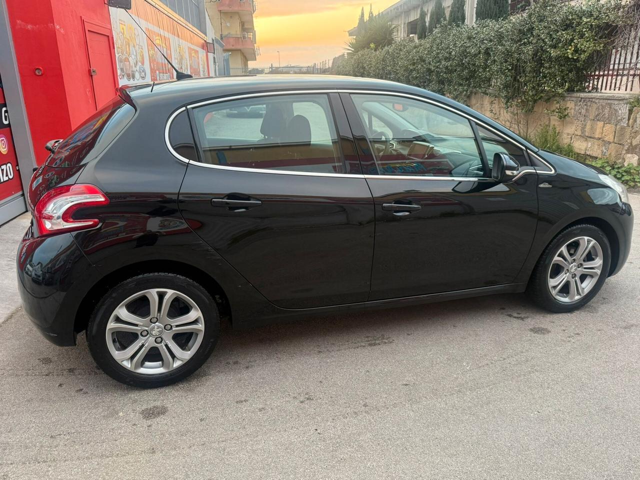 Peugeot 208 1.2 82cv Allure - 2013