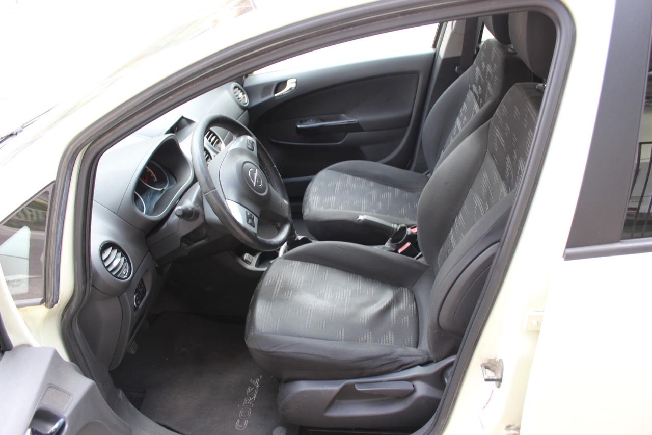 Opel Corsa 1.2 5 porte Cosmo Neopatentati