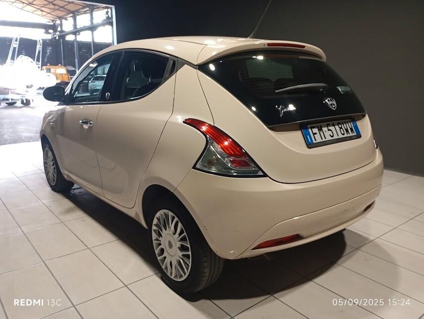 Lancia Ypsilon del 2017 benzina anche neopatentati