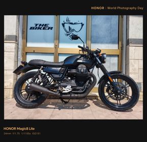 Moto Guzzi V7 III dark