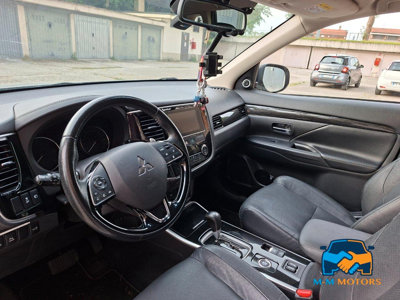 Mitsubishi Outlander 2.2 Instyle Plus Sda awd 7p.ti auto my17