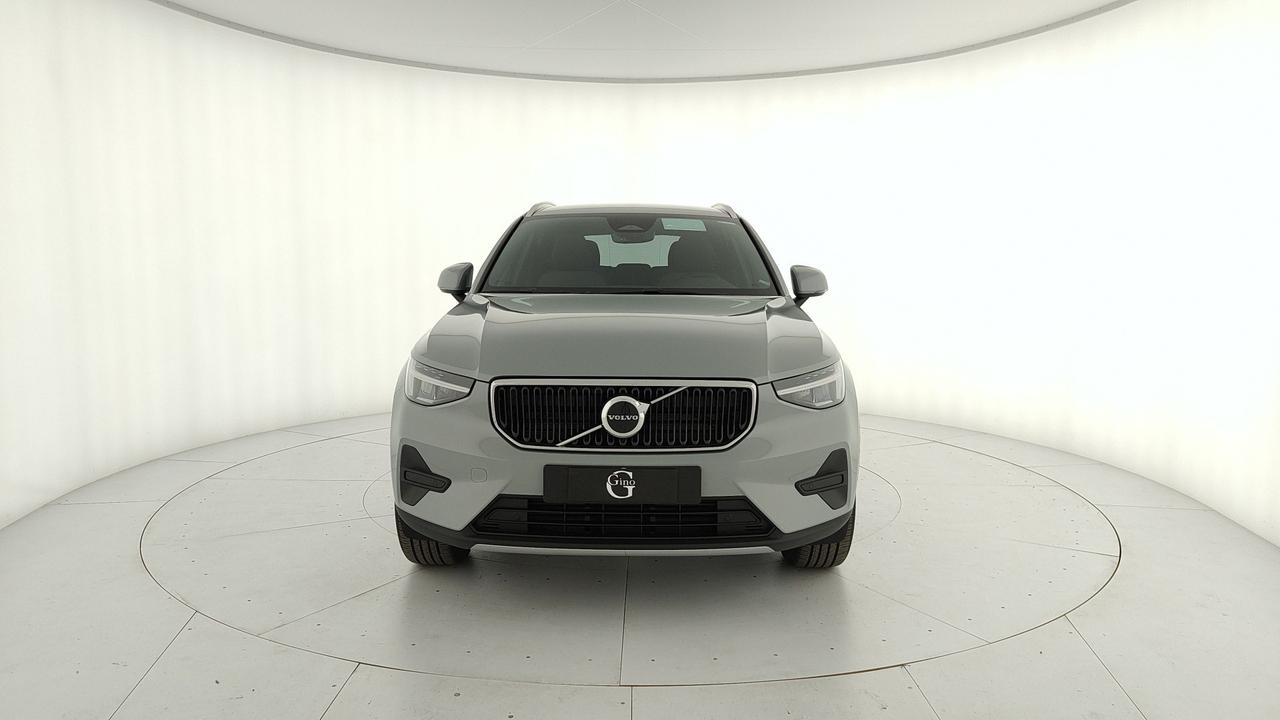 VOLVO XC40 Core B3 AUT