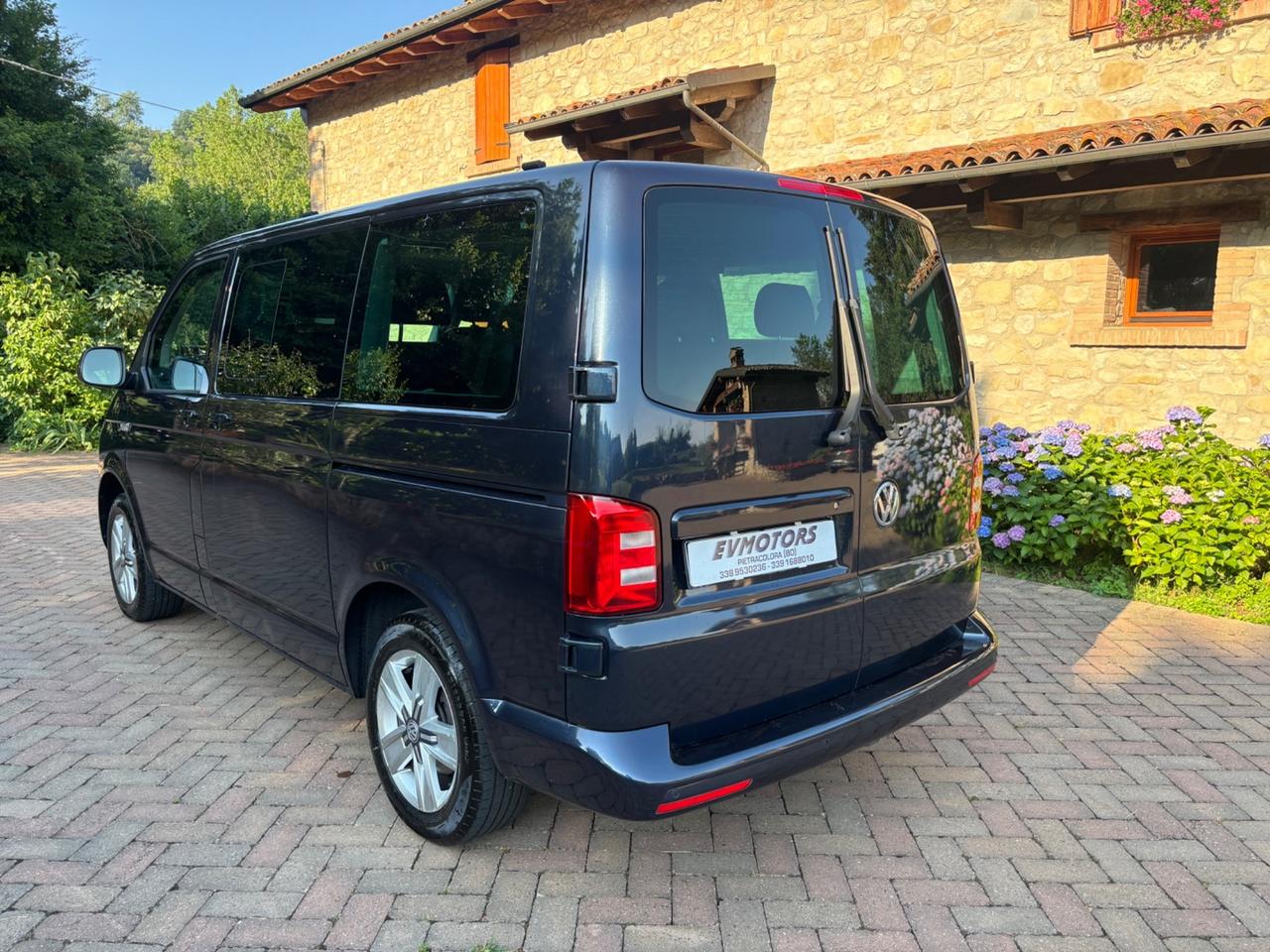 Volkswagen Caravelle 2.0 TDI 204CV DSG 4 Motion 8 Posti