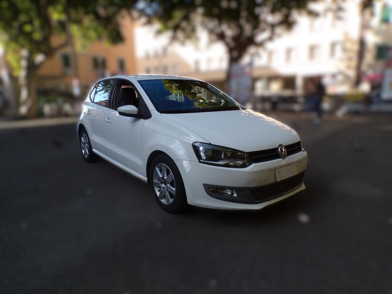 AUTO VOLKSWAGEN POLO 5P COMFORTLINE BI-FUEL DEL 2010 CON 227.500 KM