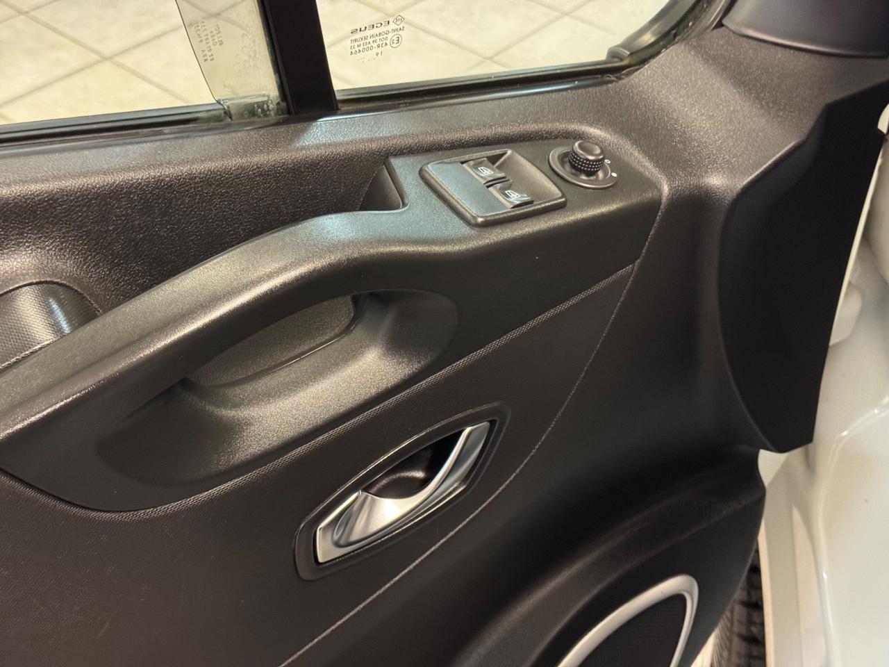 Renault Trafic 2.0 dCi 145CV 9 Posti Restyiling