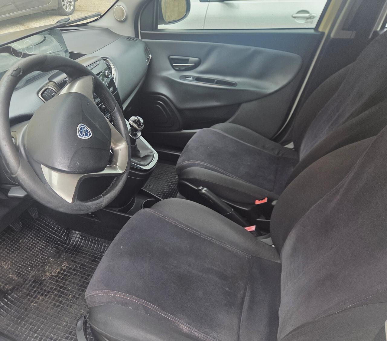 Lancia Ypsilon 1.2 TAGLIANDATA GARANZIA 12 MESI