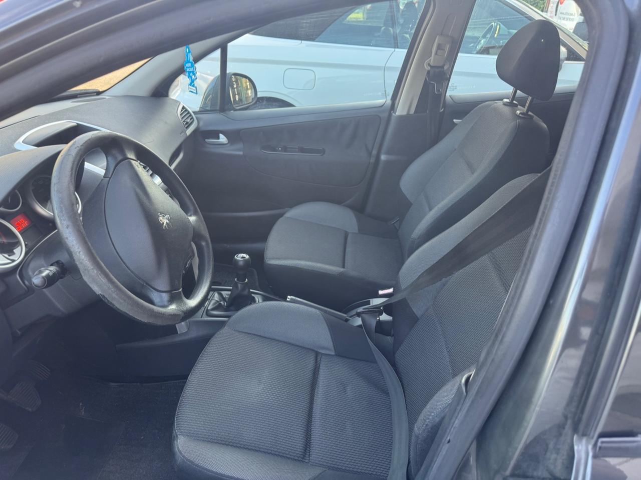 Peugeot 207 1.4 8V HDi 112CV CC Allure