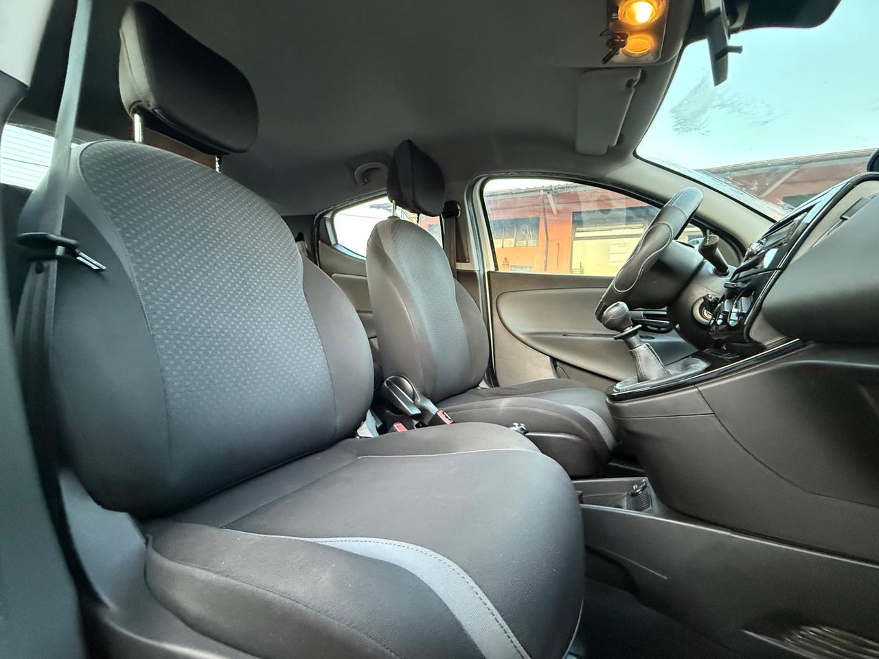 Lancia Ypsilon 0.9 TwinAir 85 CV 5 porte Metano Ecochic Platinum