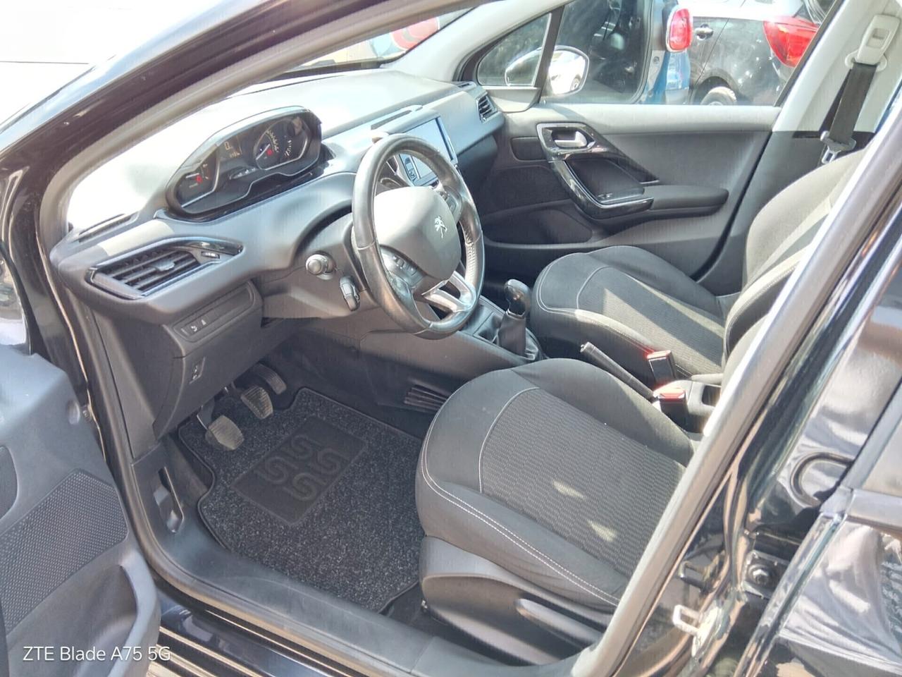 Peugeot 208 1.2 benzina Neopatentati