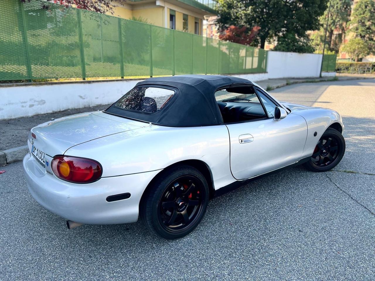 Mazda MX-5 1.6i 16V cat