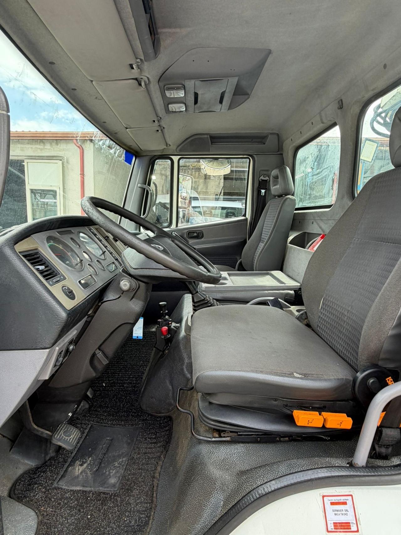 Nissan atleon 9516 6.0 cc cassa/rib con gru-2005