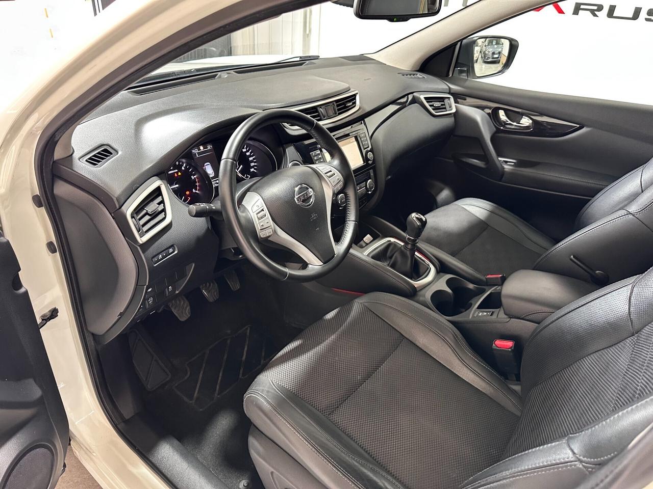 Nissan Qashqai 1.5 dCi N-Connecta – DA VETRI