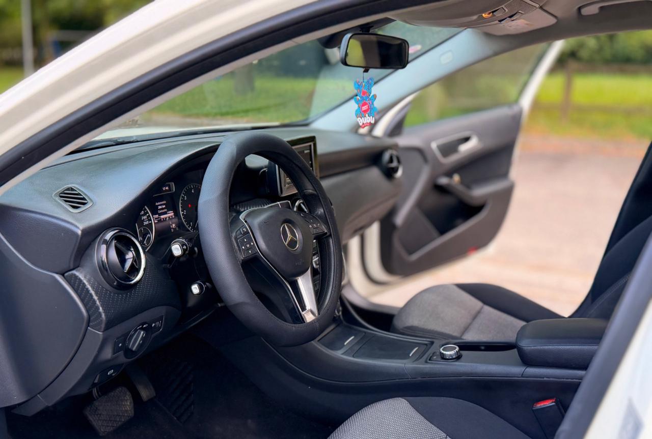 Mercedes-benz GLA 180 d Automatic Premium