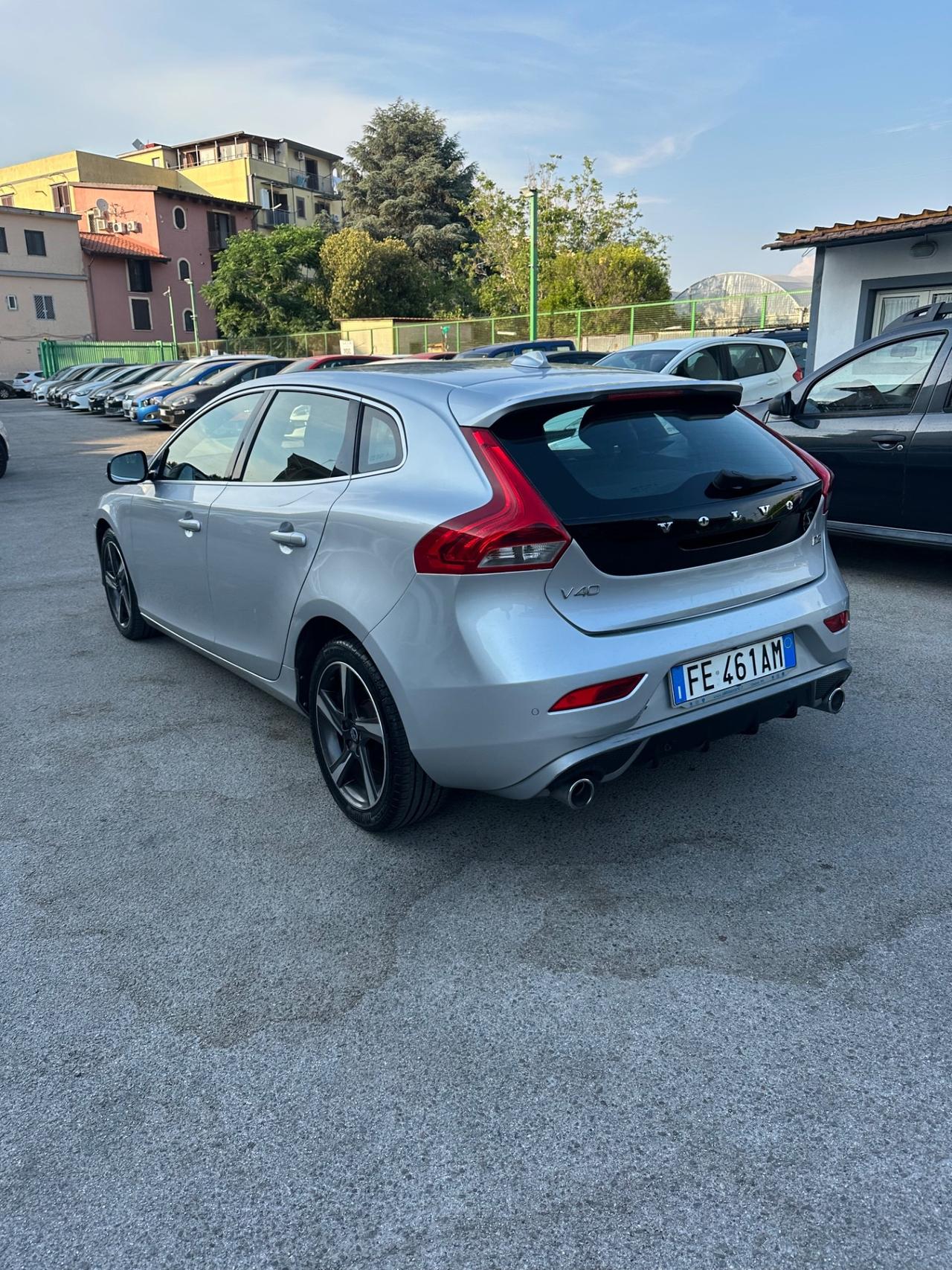 Volvo V40 D4 R-design Momentum