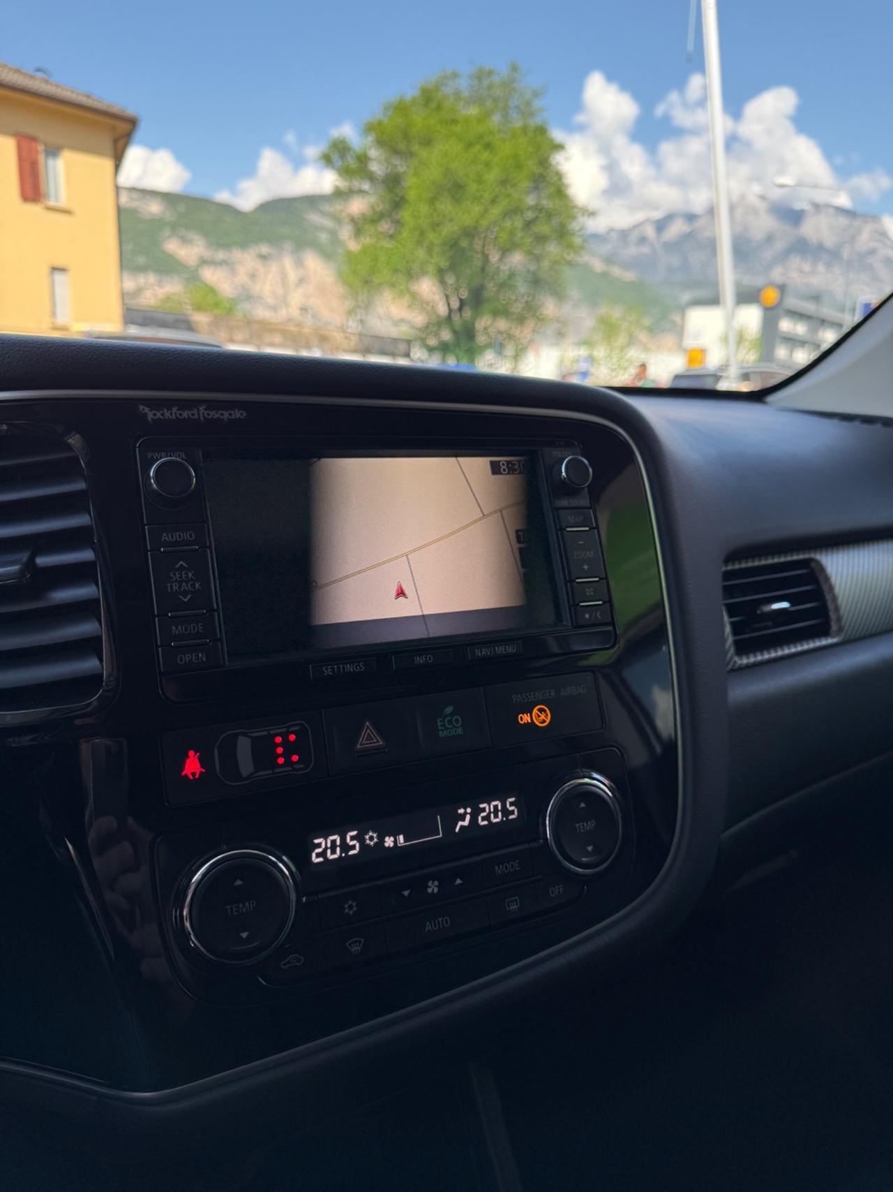 MITSUBISHI OUTLANDER 2.2 DI-D 4WD INSTYLE 7posti