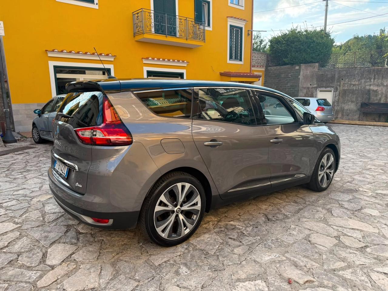 Renault Grand Scenic Blue dCi 120 CV Initiale Paris