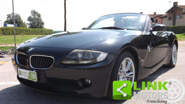 BMW Z4 ( E85 ) 2.2i roadster con interni in pelle rossa