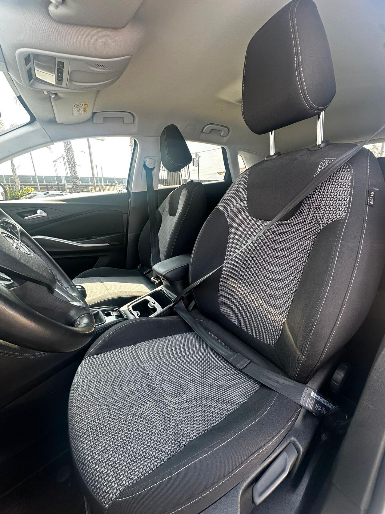 Opel Grandland 1.5 diesel 131cv