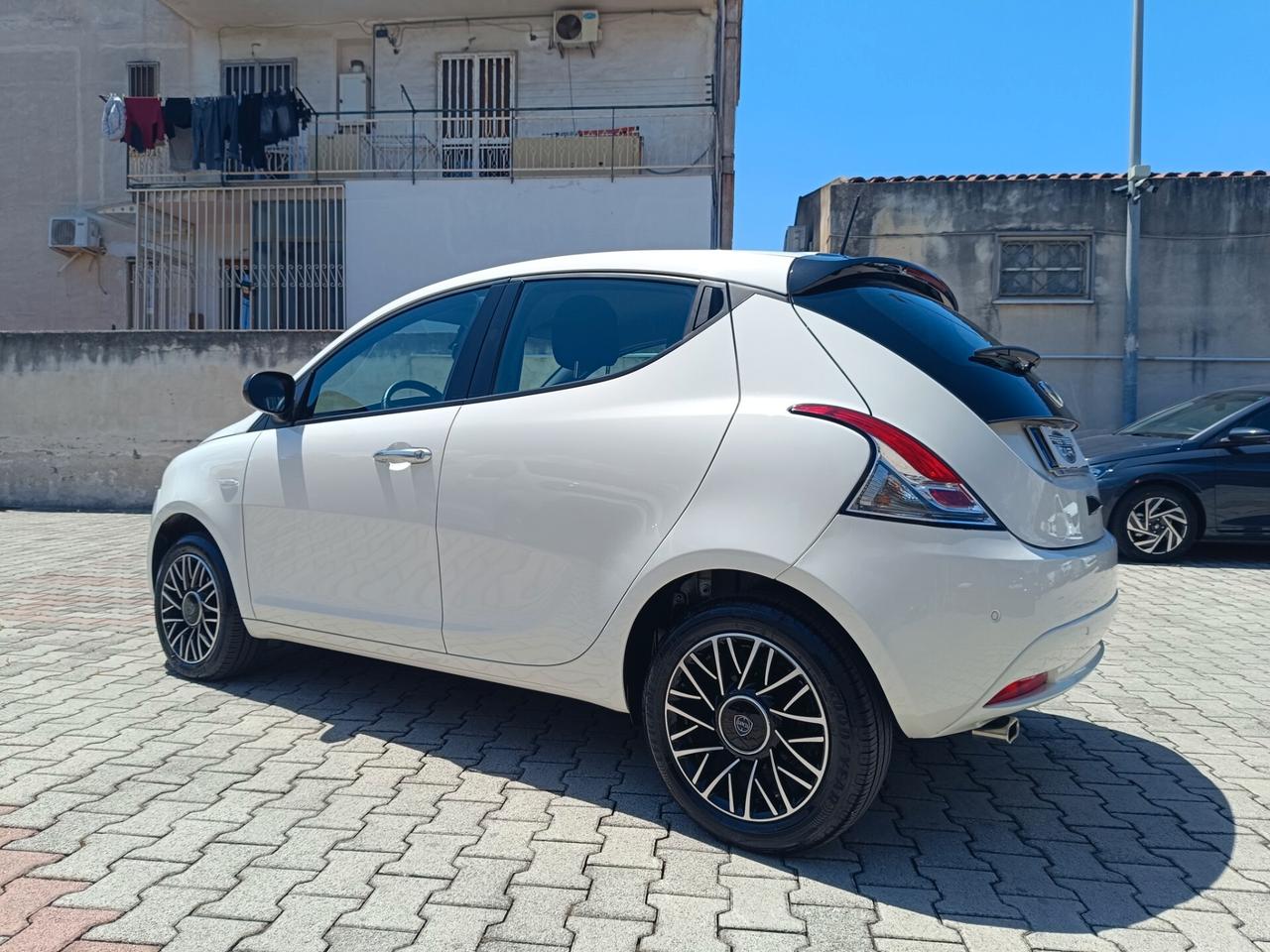 Lancia Ypsilon 1.0 FireFly 5 porte S&S Hybrid Gold