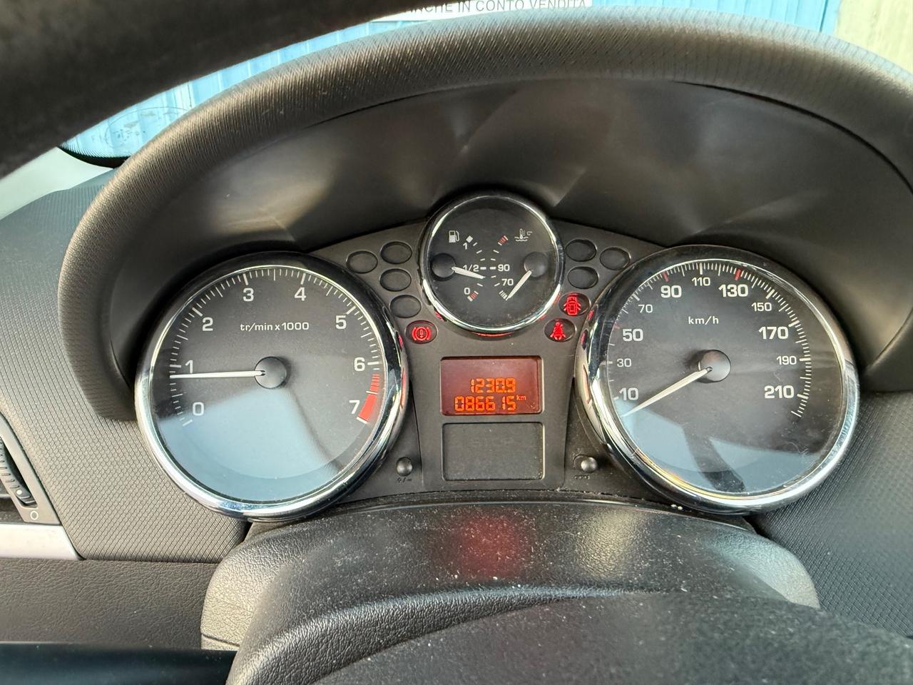 Peugeot 207 1.6 VTi 120CV CC Féline