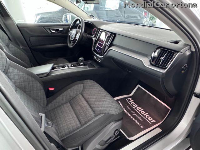 VOLVO V60 B4 (d) automatico Essential