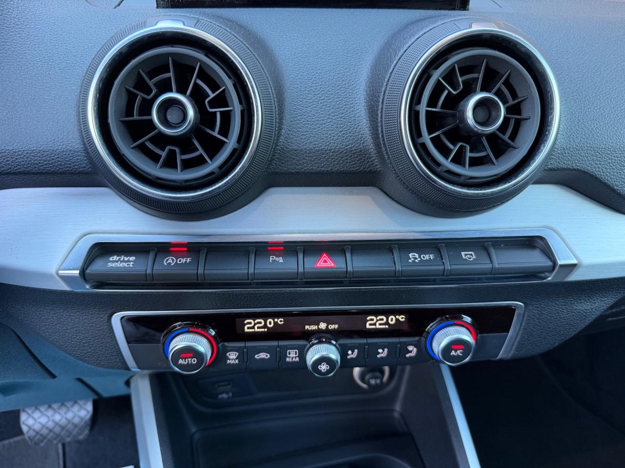 Audi Q2 35 TFSI S tronic Identity Black