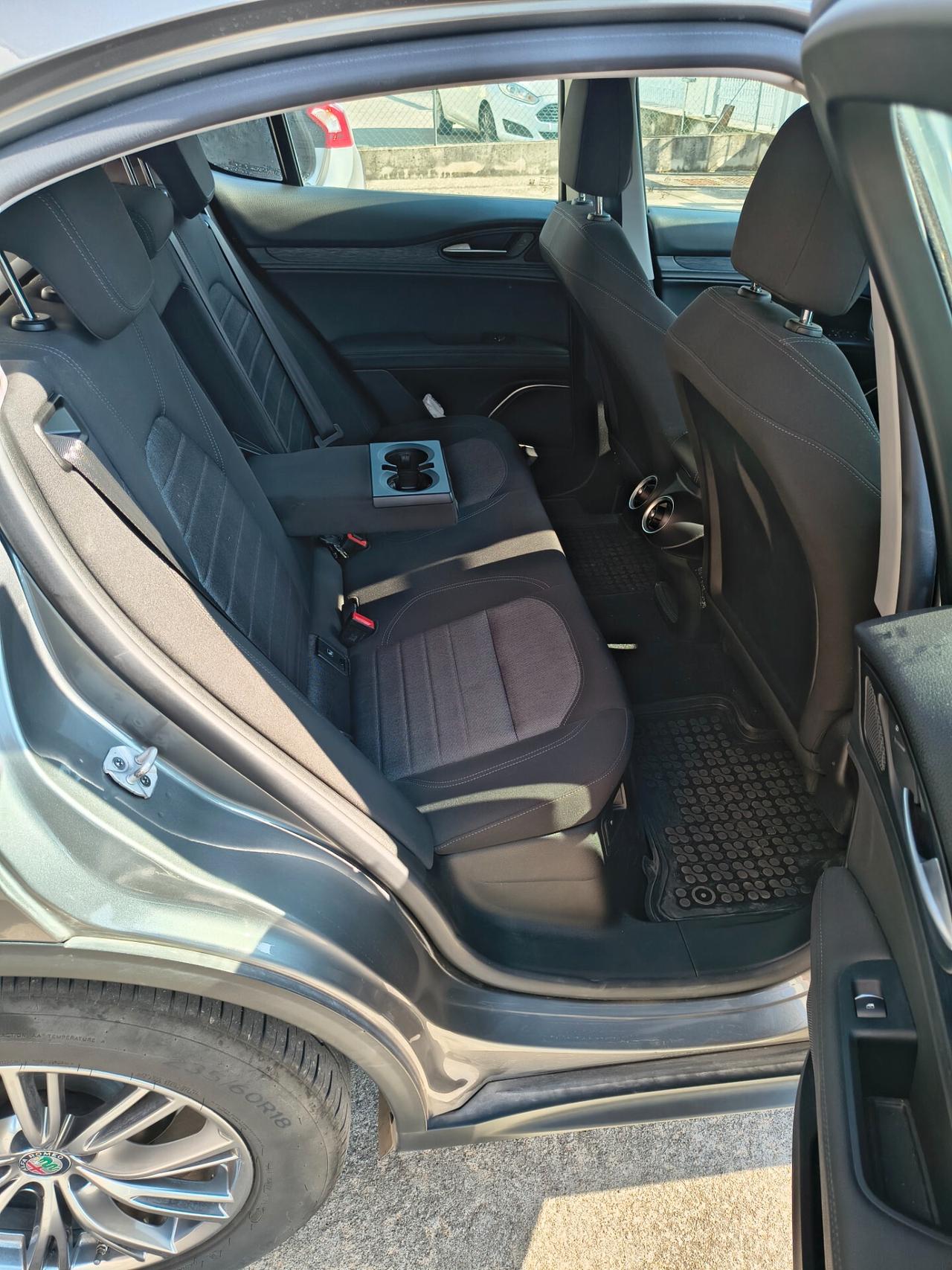 Alfa Romeo Stelvio 2.2 Turbodiesel 160 CV AT8 RWD Business