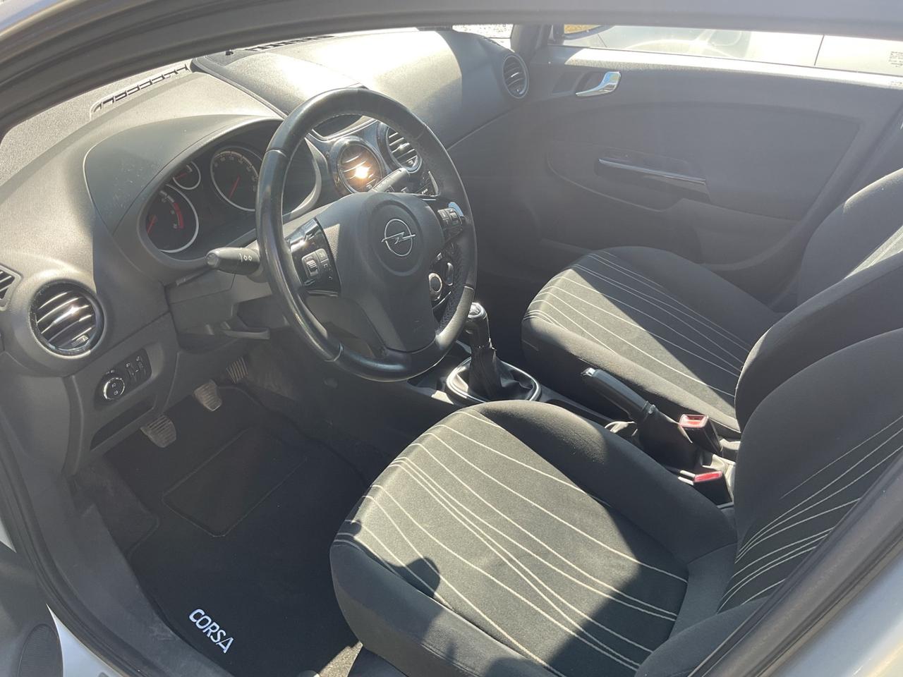 Opel Corsa 1.2 5 porte Cosmo