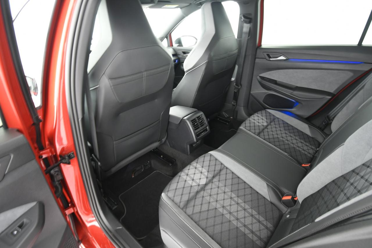 Volkswagen Golf 1.5 eTSI 130 CV EVO ACT DSG R-Line