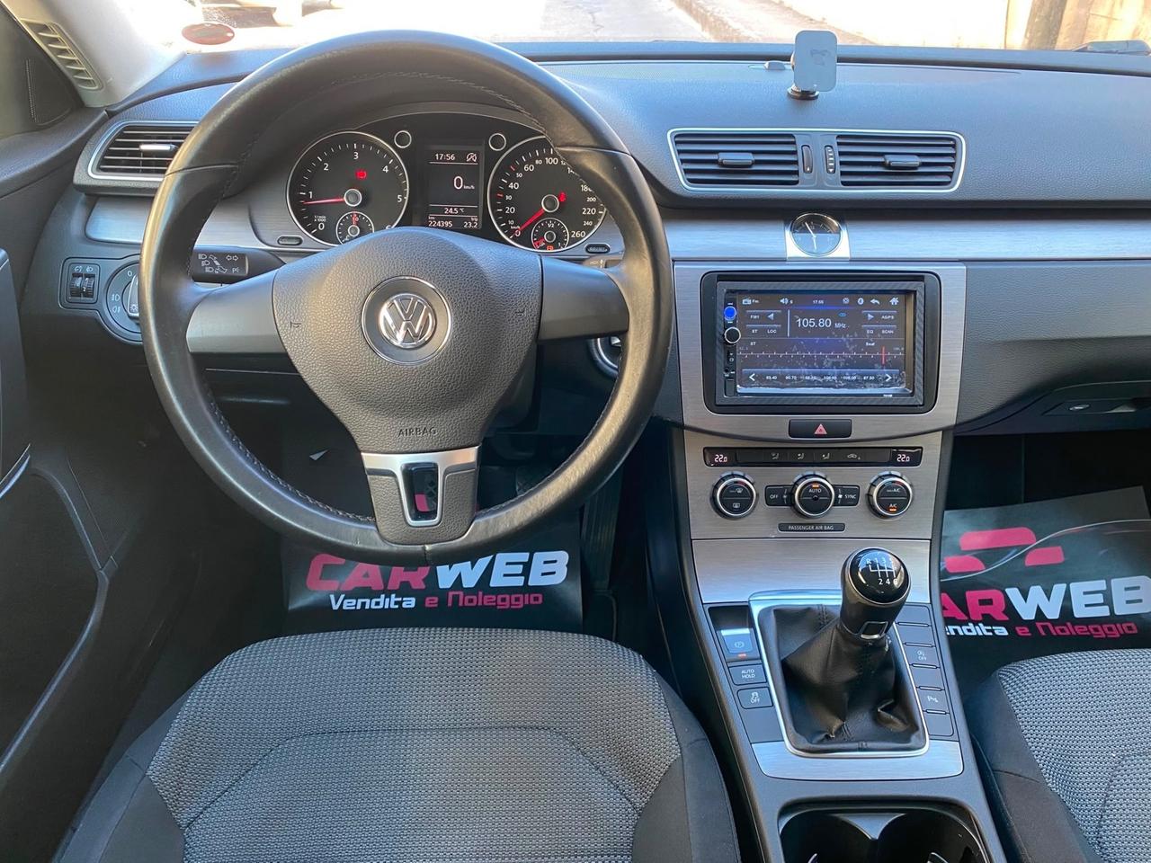 VOLKSWAGHEN PASSAT 1.6 TDI Highline NAVY 2014